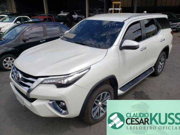 TOYOTA HILUX SW4 18/18